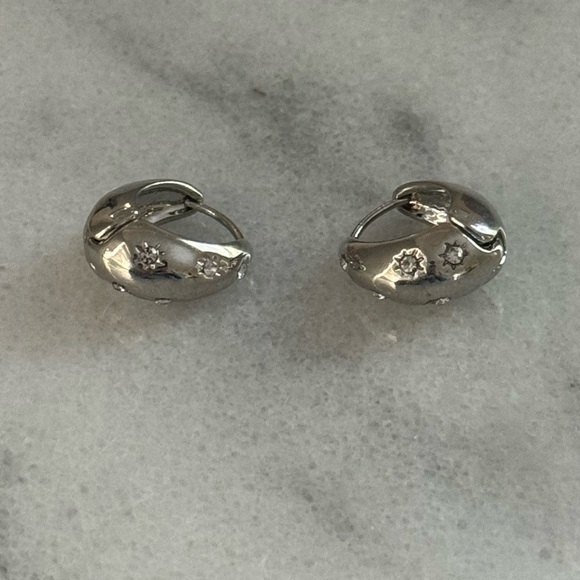 Silver Star Burst Chunky Oval Hoop Earrings 

Brand New - Picture 4 of 6